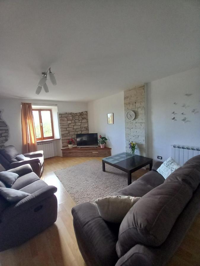 Casa Girasole Villa Buje Bagian luar foto