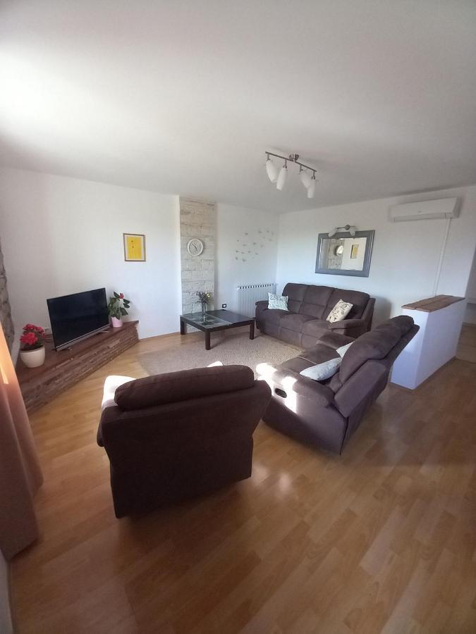 Casa Girasole Villa Buje Bagian luar foto